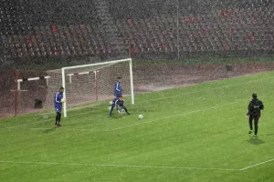 Προπόνηση στην... βροχερή "Elbasan Arena" (Φώτος)