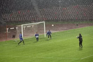 Προπόνηση στην... βροχερή "Elbasan Arena" (Φώτος)
