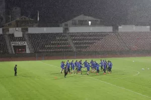 Προπόνηση στην... βροχερή "Elbasan Arena" (Φώτος)