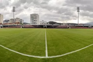 Προπόνηση στην... βροχερή "Elbasan Arena" (Φώτος)