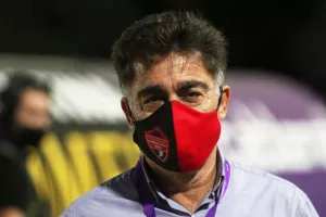 "Απόδραση" από την Πάφο με Χολτ! (φώτος)