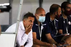 Επέστρεψε... με ΤΕΣΣΑΡΑ! (Φώτος)