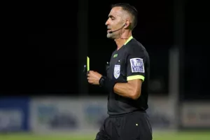 Επέστρεψε... με ΤΕΣΣΑΡΑ! (Φώτος)