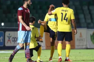 Επέστρεψε... με ΤΕΣΣΑΡΑ! (Φώτος)