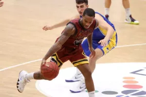 Πρώτη νίκη για Κεραυνό/ Κέρδισε το ΑΠΟΕΛ (Φώτος)