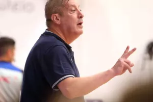 Πρώτη νίκη για Κεραυνό/ Κέρδισε το ΑΠΟΕΛ (Φώτος)