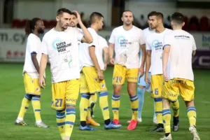 Νέα ΓΚΕΛΑ το κακό ΑΠΟΕΛ/ Βαθμό ο Ερμής! (Φώτος)