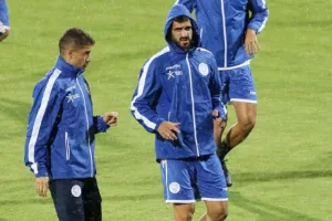 Προπόνηση στην... βροχερή "Elbasan Arena" (Φώτος)