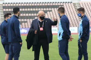 Πριν τη... σέντρα/Κούμας με τους διεθνείς
