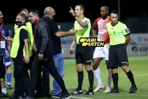 Αποφασίζει για καταγγελία Φελλά/Θέτει θέμα για Λαγιέκ