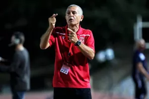 "Απόδραση" από την Πάφο με Χολτ! (φώτος)