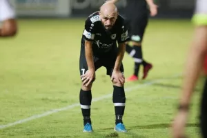 Μαυροπράσινο... διπλό με ΥΠΟΓΡΑΦΗ Φαν Κέσελ! (φώτος)