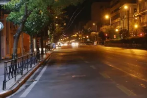 Γενικό lockdown στα 2.000