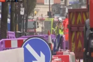 Συναγερμός στο Λονδίνο: Έκρηξη σε κτίριο και φόβοι για νεκρούς (βίντεο)