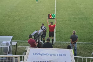 Με δέκα παίκτες... για ένα λεπτό!