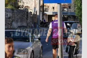 VIRAL/Παίκτες άφησαν το ζέσταμα και έτρεχαν να απομακρύνουν τα οχήματά τους! (Φώτος)
