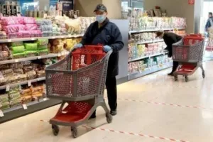 Αυτά αλλάζουν από σήμερα σε υπεραγορές, φούρνους και φαρμακεία