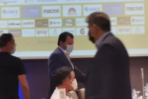 Με... τις γροθιές ο Σοφοκλέους στην αίθουσα (φώτος)
