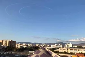Συνεχίζονται οι τουρκικές προκλήσεις - Σχεδίασαν την σημαία τους στον ουρανό 