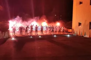 ΒΙΝΤΕΟ/Οι Μαχητές "μπούσταραν" τον Θανάση πριν από το ταξίδι στη Γερμανία