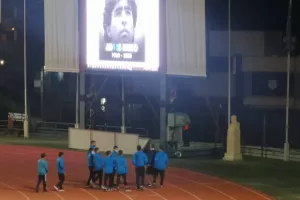 Video wall με Ντιεγκίτο/ "Χάζευαν"... τα ball boys (Φώτος)
