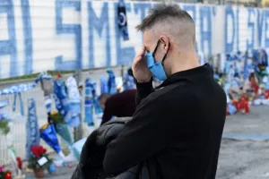 Θρήνος στη Νάπολι/Γέμισε αναμνηστικά το γήπεδο
