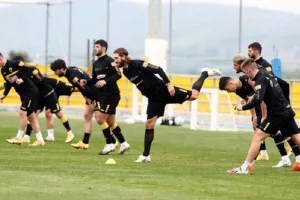 Με Νεντελτσιάρου και... αρνητικούς η προπόνηση της ΑΕΚ