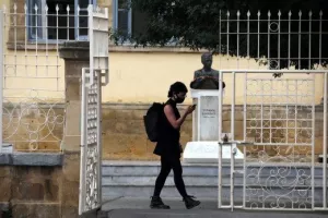 Αποφασίζουν για νέα μέτρα/Πάμε για αρκετούς περιορισμούς και τον Δεκέμβριο