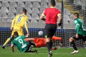 Ούτε τώρα το (κακό) ΑΠΟΕΛ, μαυροπράσινο... διπλό και 3η θέση! (φώτος)