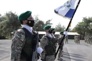 Απονομή πράσινων μπερέ στους μάγκες καταδρομείς 