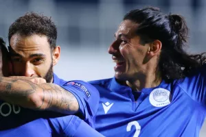 Κερνούσε ο Μάριος... έπινε ο Γρηγόρης!