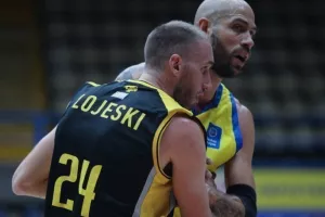 AEK: Ρουά... Ματ με 4/4 τρίποντα!