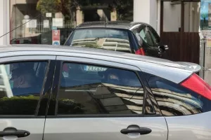 Στον εισαγγελέα με χειροπέδες ο Σφακιανάκης: "Ιδού ο εγκληματίας" είπε φτάνοντας (Φώτος)