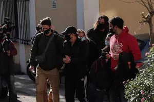 Στον εισαγγελέα με χειροπέδες ο Σφακιανάκης: "Ιδού ο εγκληματίας" είπε φτάνοντας (Φώτος)