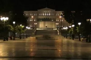 Απαγόρευση κυκλοφορίας από τις 9 το βράδυ σε όλη την Ελλάδα
