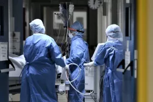 Aρνητικό ρεκόρ με 2.166 νέα κρούσματα/ΕΛΛΑΔΑ