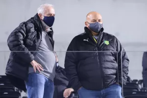 Εκεί... ο Ντίνος