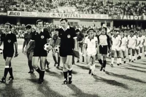 Το... ντεμπούτο του Μαραντόνα κόντρα στον Απόλλωνα (φώτος)