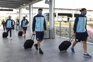 (ΦΩΤΟΣ) Αναχώρησε για Αθήνα η Εθνική μας 