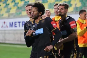 Η ΑΕΛ... χάλασε το ντεμπούτο Σωφρόνη και προκρίθηκε πανηγυρικά στους "8"! (φώτος)