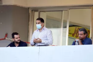 Aύριο θα μιλήσουν...