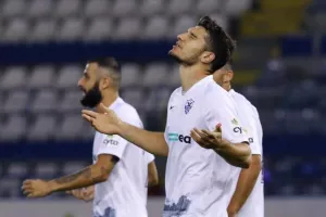 Στο +3 η Ανόρθωση με... ζωγραφιά Αρτυματά (φώτος)