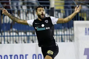 Μήνυμα σε Οκριασβίλι... σε τρεις γλώσσες!