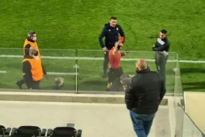 Ξέσπασε ο Κέρκεζ/ ΕΝΤΑΣΗ και... αποβολή (Φώτος)