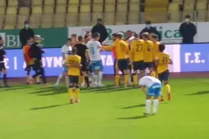 Ένταση και τρεις... μαζεμένες κίτρινες! (Φώτος)