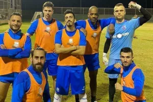 "Κυανόλευκη" πόζα