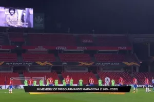 Γρανάδα-Ομόνοια/Μονόλεπτος σιγή εις μνήμην του Μαραντόνα