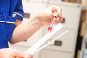 Η Κυβέρνηση επιχορηγεί τα τεστ για εργαζόμενους