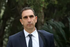 Σφραγίζονται τα νέα μέτρα - Βλέπει επιδημιολόγους ο Υπουργός