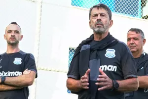 Το τιμ του Πετράκη (φώτος) 